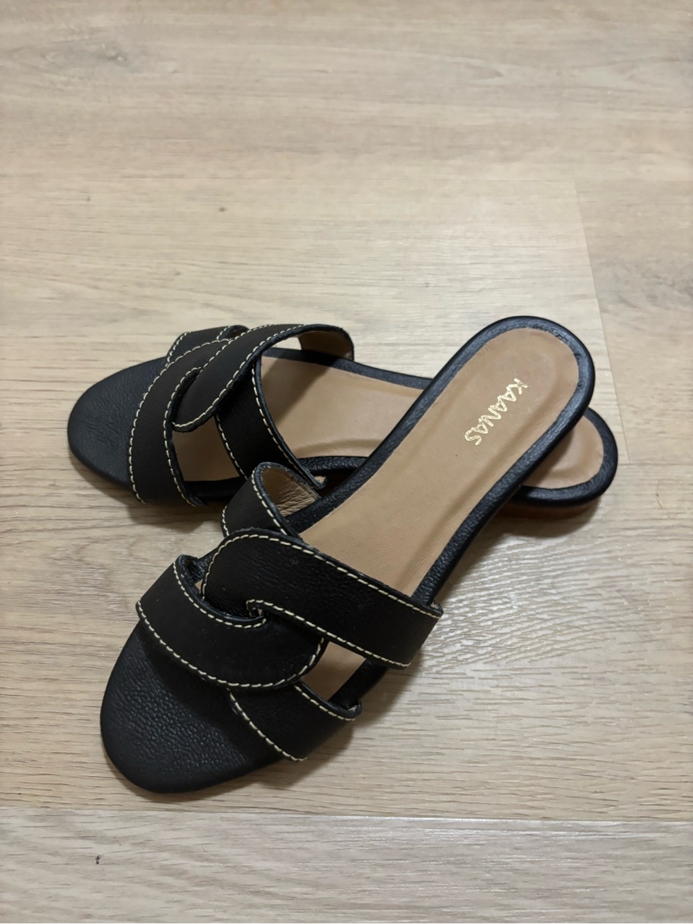 Kaanas Black Open-Toe Leather Slide Sandals with Contrast Stitching